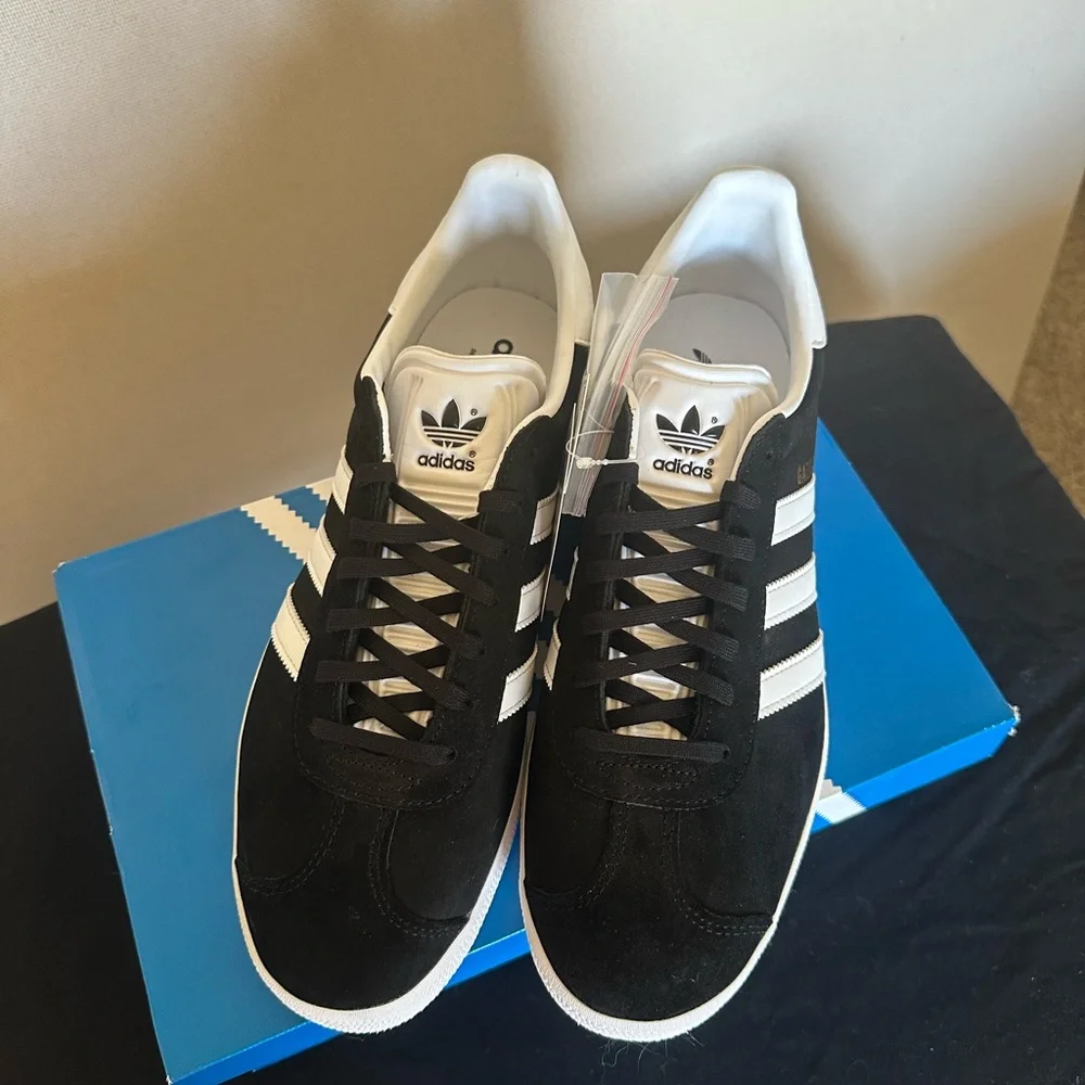 NIB Adidas Classic Black Gazelle Sneakers Men’s Size 10